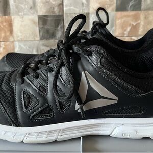 EUC Reebok runsupreme 10.5